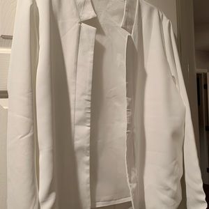 Pictures don’t do it justice. Beautiful white satin like jacket.